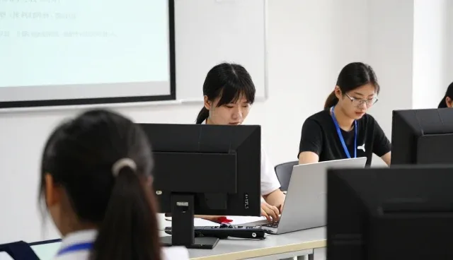 语言提升套餐在职业技能培训中的实施难度分析